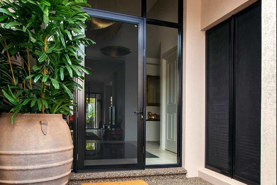 CRM0368 Clear Island Waters HR RGB 005 Front Door Exterior 1 930x620 1